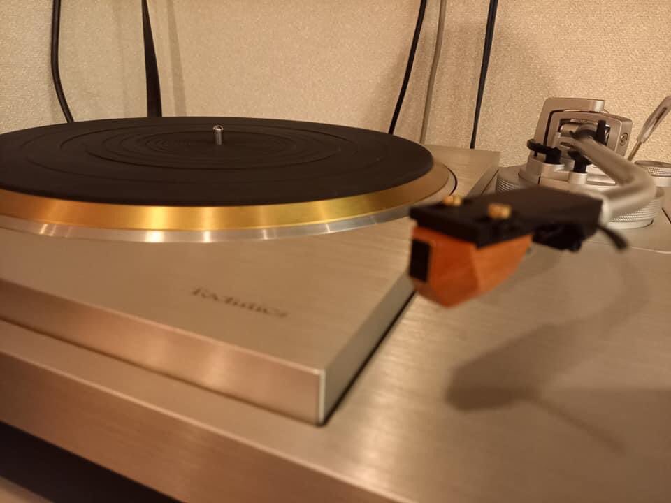 kanae555's tweet photo. 今日伺ったお店にいた
フォトジェニック君達
Technics × Analog Relax
美しいな
#オーディオはインテリア
#Technics #ターンテーブル #AnalogRelax #カートリッジ https://t.co/OJvfdZn0H9