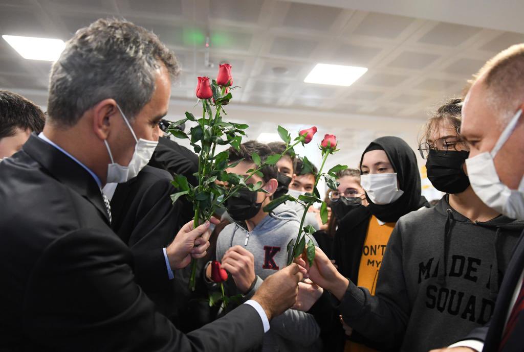 midyatilcemem's tweet photo. Eğitimin temel taşı şüphesiz ki öğretmenlerimizdir. 
#TeşekkürlerÖğretmenim 
@tcmeb 
@mardinilmem 
@Murat69_Demir 
@haldehs https://t.co/5Zx7Gxszjw