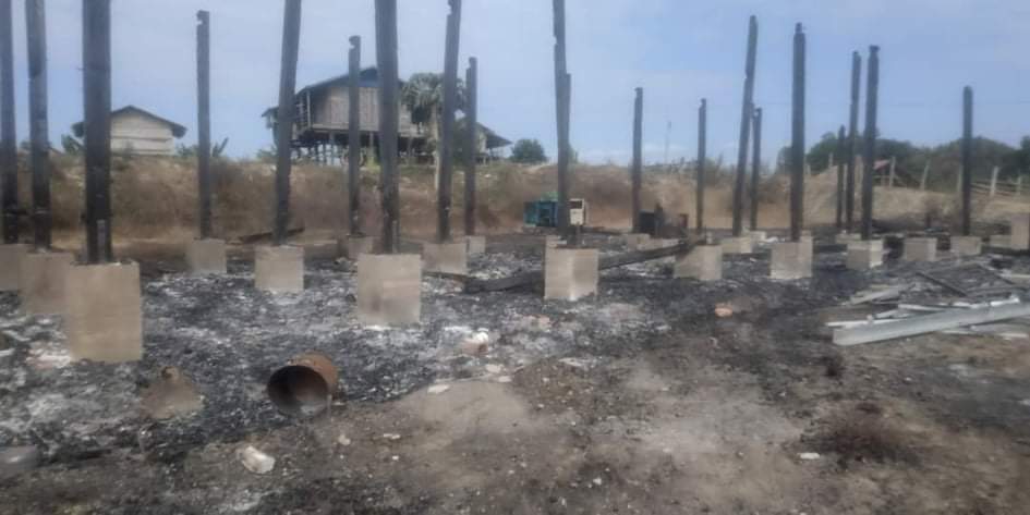 Chanapai247's tweet photo. – Only the ashes and debris were left in the aftermath of junta's arson and relentless shooting of mortars in #Htigyaing's Marathain village on Jan 13. 

– In such time, it's too barefaced of SAC to force the students in urban areas to attend the schools.

#2022Jan16Coup https://t.co/viWVtgjqL3