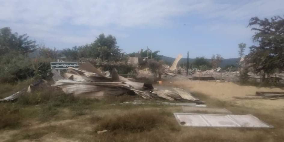 Chanapai247's tweet photo. – Only the ashes and debris were left in the aftermath of junta's arson and relentless shooting of mortars in #Htigyaing's Marathain village on Jan 13. 

– In such time, it's too barefaced of SAC to force the students in urban areas to attend the schools.

#2022Jan16Coup https://t.co/viWVtgjqL3