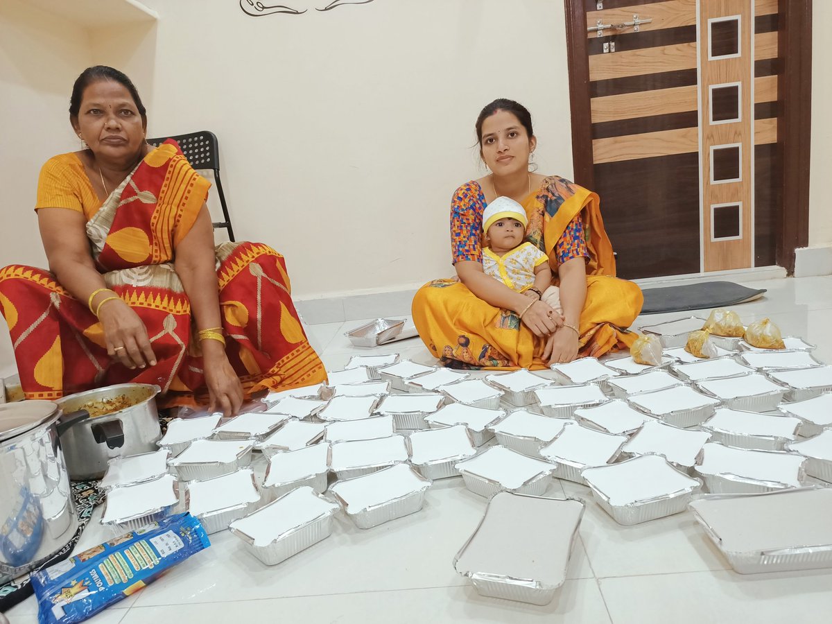 HelpingspotOrg's tweet photo. 💥 కోవిడ్ పేషంట్స్ కి ఉచిత భోజనం 💥
మియాపూర్, అమిన్ పూర్, బాచుపల్లి, కూకట్ పల్లి ప్రాంతాలలోని హోమ్ ఐసోలేషన్ లో ఉంటున్న కోవిడ్ పేషంట్స్ ఈ సదుపాయాన్ని ఉపయోగించుకోవచ్చు
Whatsapp your covid reports & location to 8886686000
We cook, we deliver for free.
#HelpingSpotOrg #Hyderabad https://t.co/QPukepSnAT