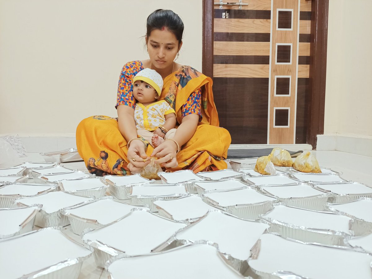 HelpingspotOrg's tweet photo. 💥 కోవిడ్ పేషంట్స్ కి ఉచిత భోజనం 💥
మియాపూర్, అమిన్ పూర్, బాచుపల్లి, కూకట్ పల్లి ప్రాంతాలలోని హోమ్ ఐసోలేషన్ లో ఉంటున్న కోవిడ్ పేషంట్స్ ఈ సదుపాయాన్ని ఉపయోగించుకోవచ్చు
Whatsapp your covid reports & location to 8886686000
We cook, we deliver for free.
#HelpingSpotOrg #Hyderabad https://t.co/QPukepSnAT
