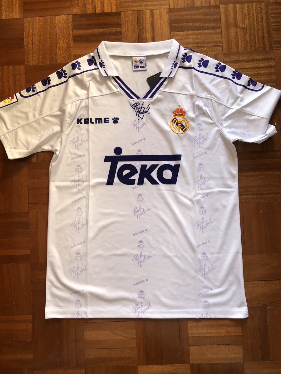 guru_deporte2's tweet photo. 🚨🚨 #SORTEO 🚨🚨

Si el Real Madrid gana la Supercopa voy a REGALAR esta camiseta retro entre todos los que hagan RT y me sigan.

El ganador la tendrá en 2/3 días en casa. https://t.co/M2hsSEHgxp