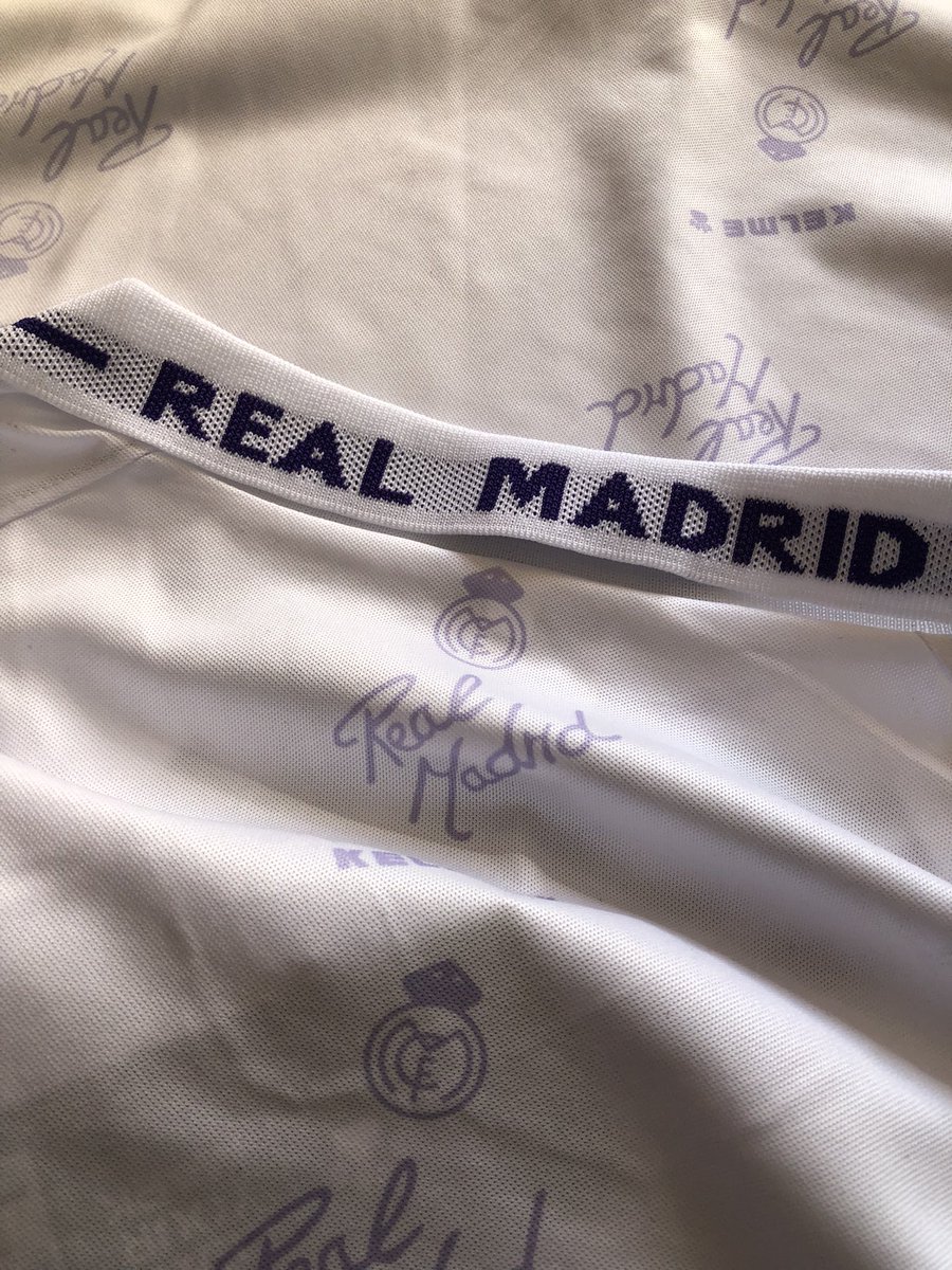 guru_deporte2's tweet photo. 🚨🚨 #SORTEO 🚨🚨

Si el Real Madrid gana la Supercopa voy a REGALAR esta camiseta retro entre todos los que hagan RT y me sigan.

El ganador la tendrá en 2/3 días en casa. https://t.co/M2hsSEHgxp