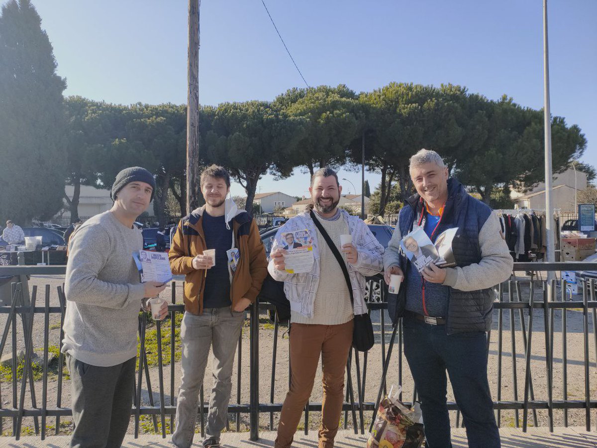 LFIMontpellier's tweet photo. 🟣 Après le succès des marchés de samedi, ce dimanche on poursuit les diffusions du #ProgrammeMelenchon aux marchés de Villeneuve-lès-Maguelone et de Pézenas 📖 https://t.co/L68qRzQhNT