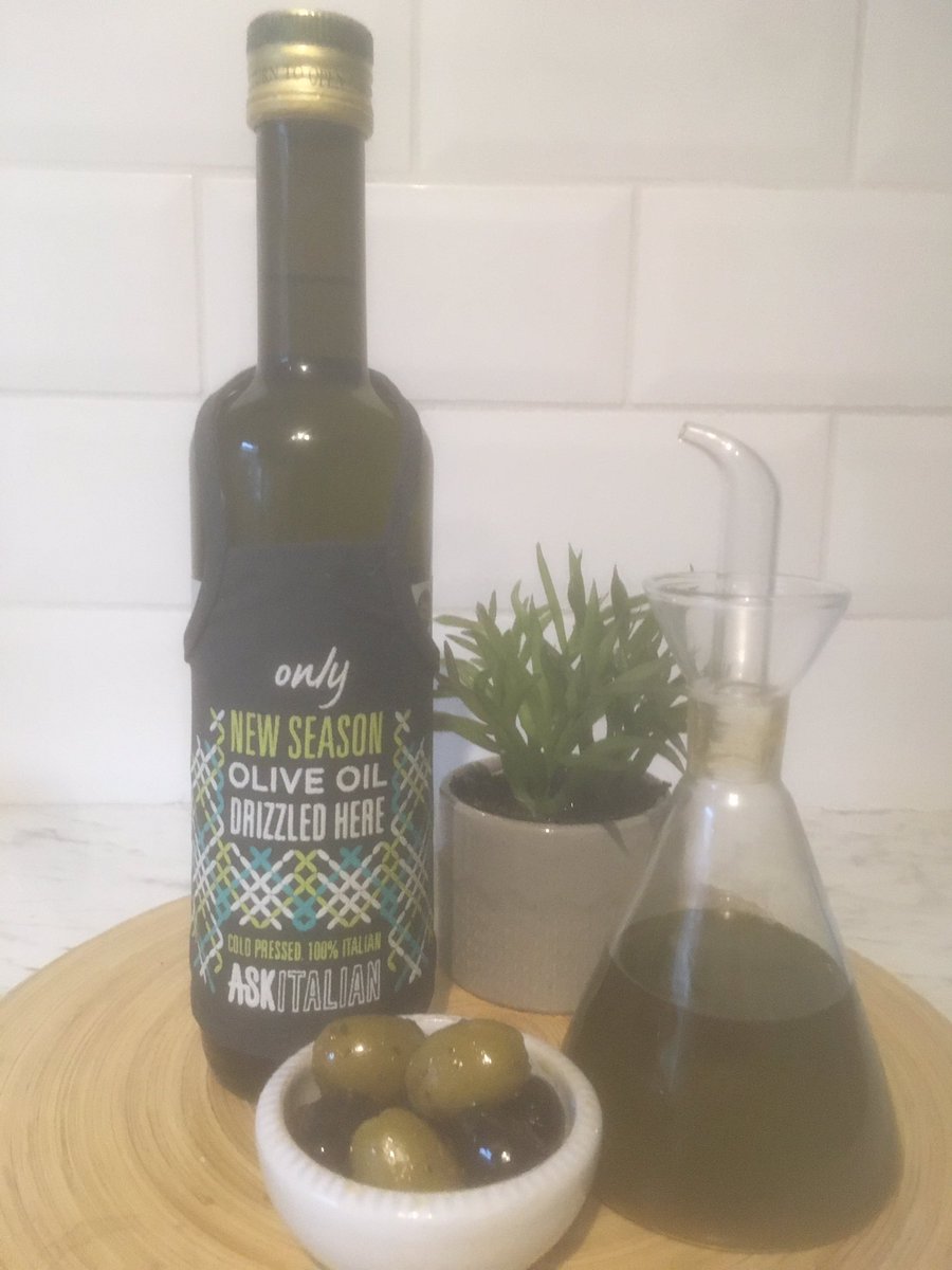 A great 👍 gift from my work colleague #Aimee parents have a holiday home ☀️in @UmbriaTourism @Italia_UK & she brought me in the the first season olive 🫒 oil from their garden🪴@ChefGuineyWolf @hama19uk #italiano @GlassOfRedWine 🍷@ScullionAmber @RistoranteRicos @HantonAndrew🇮🇹