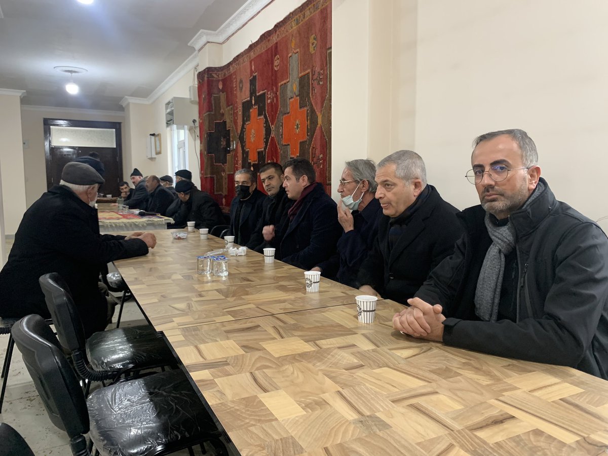 vanaktusba's tweet photo. 📍Seyrantepe 

İlçe Başkanımız @MnuriBasdinc beraberinde Yönetim Kurulu Üyelerimiz ile birlikte Seyrantepe mahallesinde GÖRGEŞ ailesine taziye ziyaretinde bulunarak başsağlığı dileklerinde bulundular.

@K_Turkmenoglu_V @AK_PartiVan @sinbasak @ylmzarslan_y @erkankandemir @Akparti https://t.co/VMxzQ6v8FV