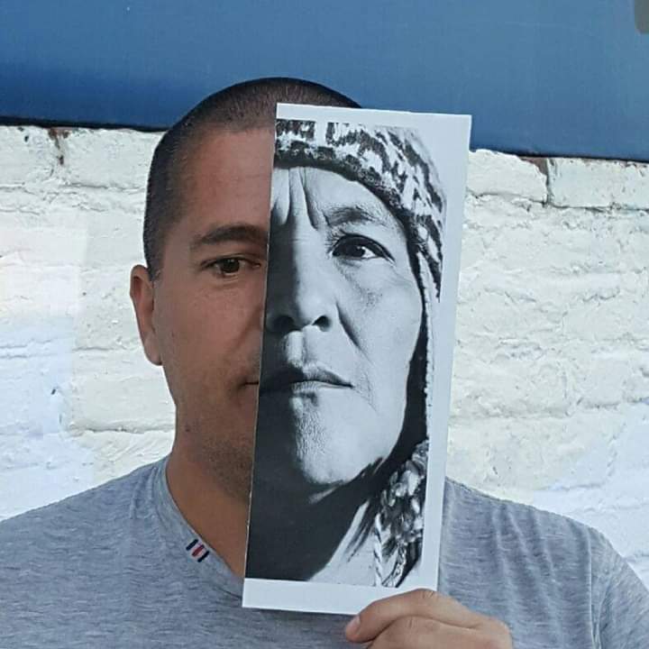 AdrianUrrutia0k's tweet photo. Hoy se cumplen 6 años de la injusta prisión de Milagro Sala. Foto que me saque en enero de 2017 en la actividad organizada por el Comité por la Libertad de @SalaMilagro de Neuquén, del que formo parte. Por una #ArgentinaSinPresxsPoliticxs https://t.co/6itYL5DTT9