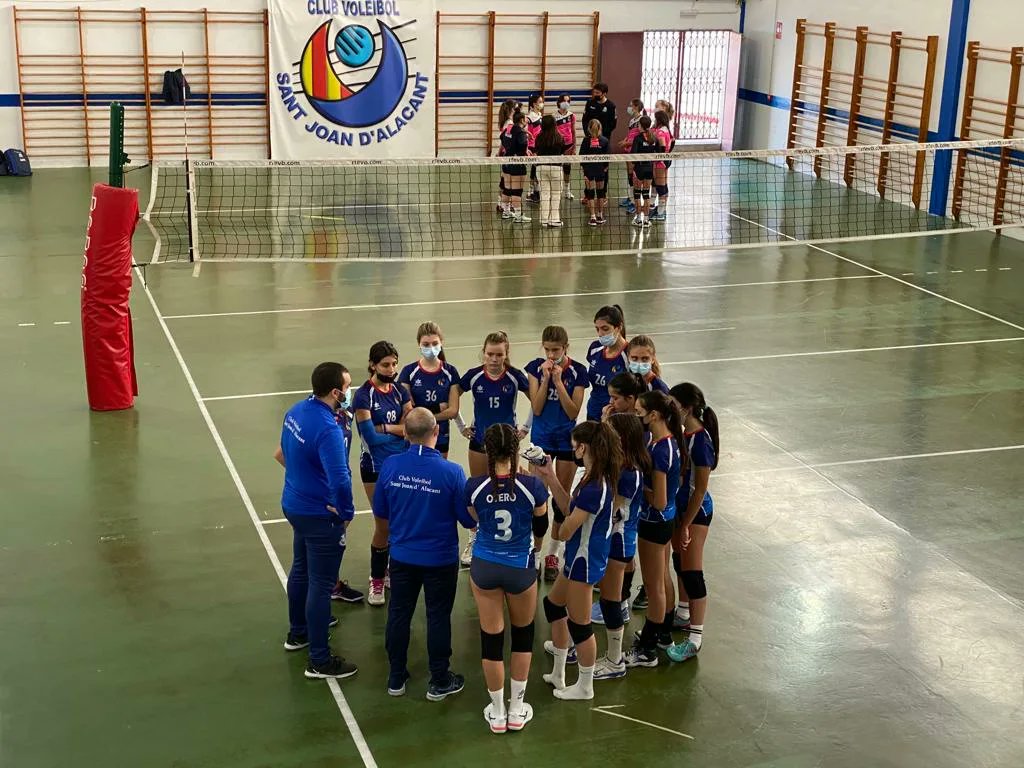 joan_club's tweet photo. El infantil Preferente ha vuelto a la competición después del parón navideño consiguiendo la victoria por 3-0 frente al CV Alicante 2000. ¡Enhorabuena chicas!👏🏼👏🏼👏🏼
#cvsj #cvsantjoan #voleibol https://t.co/IY4MPGjdOr