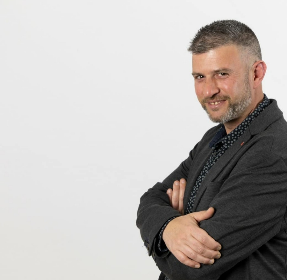 Cualquier lugar es un buen sitio para trabajar, para crear, para diseñar una idea.

Mi consejo:
Mostrarte tal como eres, ayuda a tu empresa a ser más accesible para un cliente.

🤵 Soy #JuliaFrau #SocialMedia y puedo ayudarte a ti y a tu empresa a llegar a tus futuros clientes.