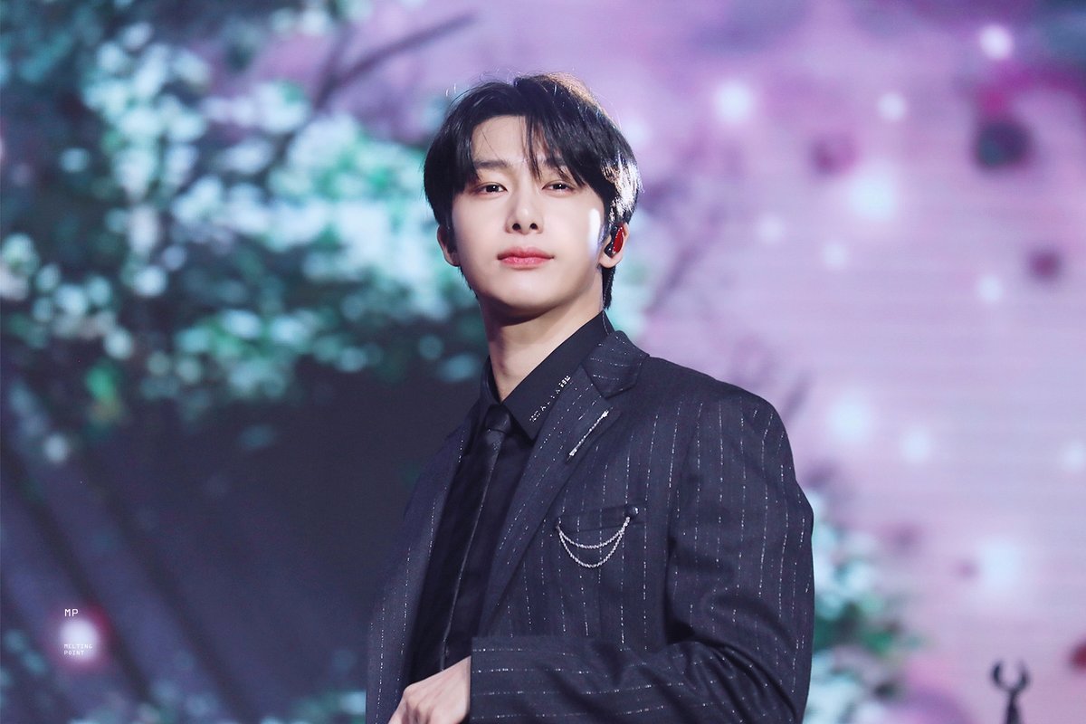 MeltingPoint_hw's tweet photo. 220115 왕자님💜 #형원 #HYUNGWON #몬스타엑스 #MONSTA_X https://t.co/3AltodMT0j