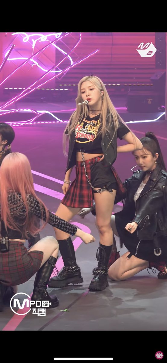 k_yu0127's tweet photo. ちなみにスカートはダヨンちゃんと全く同じの🥺❤️たまたま持ってた！！！(韓国で買ったよ) https://t.co/ipB6MXnv2G