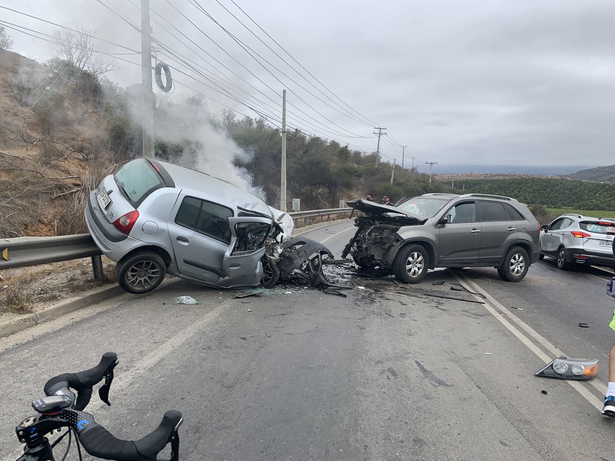 ericfernandor's tweet photo. Accidente entre Limache y Quillota @sitiodelsuceso https://t.co/rAuu9G30mi