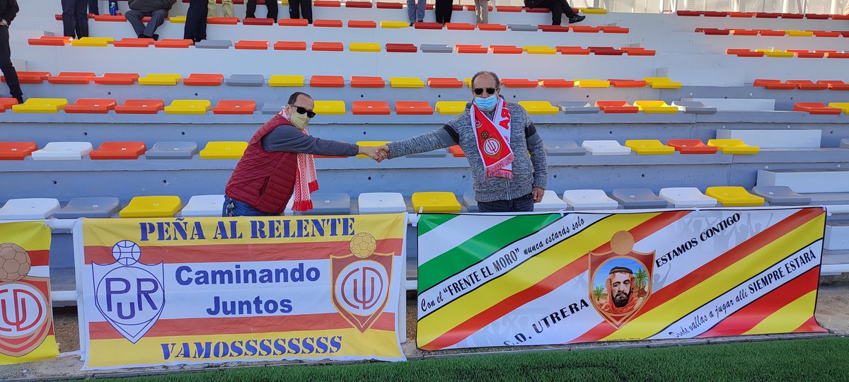 Acto de hermanamiento y nos da la bienvenida la Peña más antigua,la peña "Al RELENTE"y en representación de ella una institución del CD Utrera el señor <a href="/manolo_prior/">Manuel Gómez Prior.</a> .Dicha peña con más de 33 años desde su creación. Gracias por la bienvenida de estos buenos amigos.<a href="/Relenteros/">Peña al Relente</a>