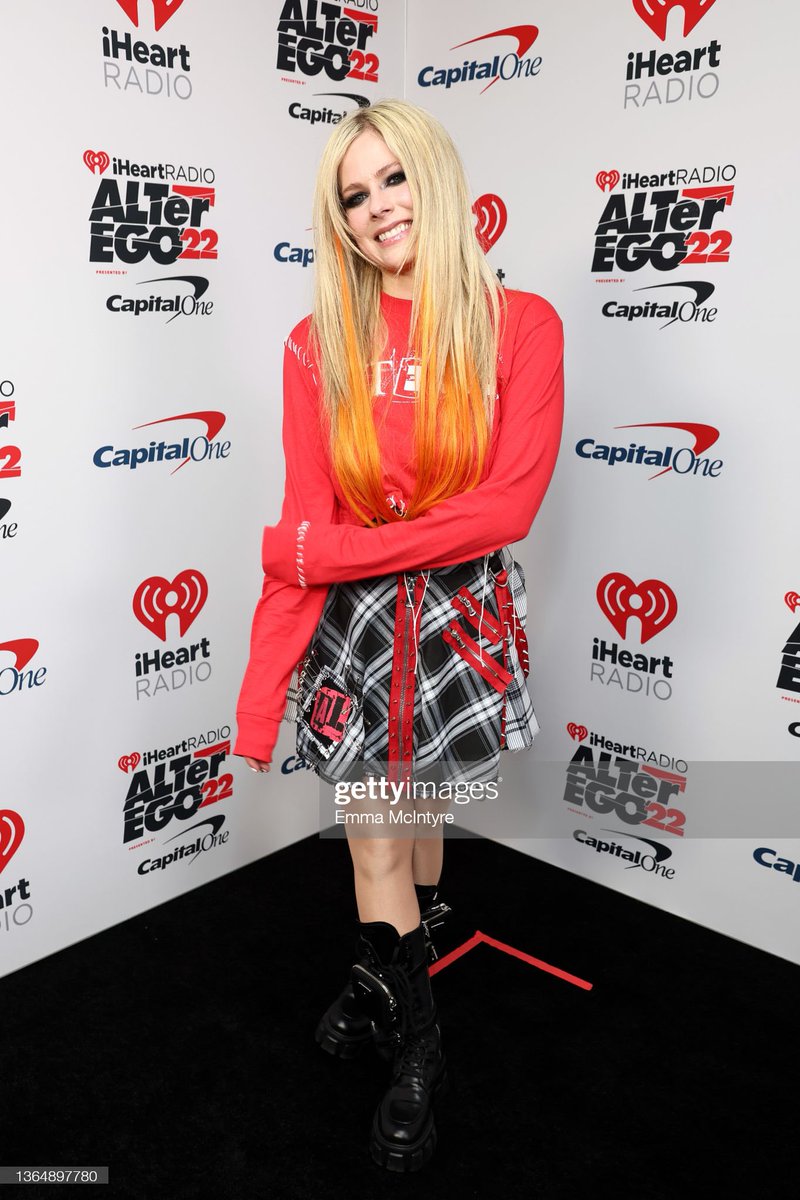 untdforavril's tweet photo. WOW! Avril Lavigne just made a surprise appearance at the iHeartRadio ALTerEGO 2022 ❤️‍🔥🛹 https://t.co/9TyQ8aHGTj