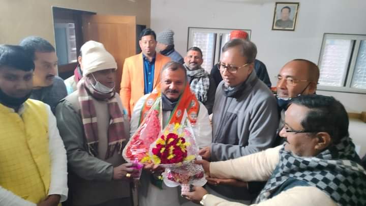raj_rajkunwar01's tweet photo. प्रधानमंत्री श्री .@narendramodi जी और .@BJP4India के चाणक्य श्री .@AmitShah जी अपने कार्यकर्ता को कभी नहीं भूलते! अपने पुराने साथ शानदार वक्ता, कर्मशील विचार के धनी और सादगी का जीवन जीने वाले .@Rajendrasingh32 जी को पुनः परिवार में शामिल कराकर संदेश दिया भाजपा ही बड़ा परिवार है! https://t.co/qpAryk0ZZ8
