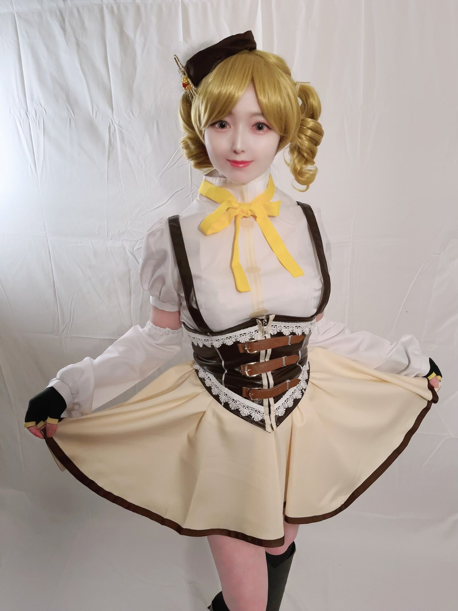 beautiful cosplayer mami madoka magica