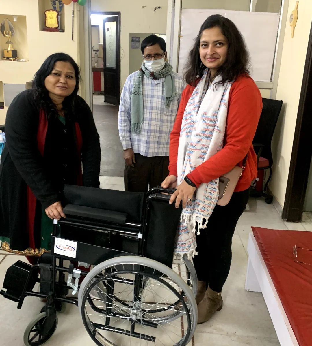 SwchhtaS's tweet photo. #SwachhtaJagranSamiti has donated a #wheelchair to the "#UDAAN" foundation for #Spastics and #Mentally #Handicappedpersons, which works with people dealing with #disabilities and physical problems. 

#Joinus in our collaborative efforts for mutual #support and #help. https://t.co/RjkuNP3eVb