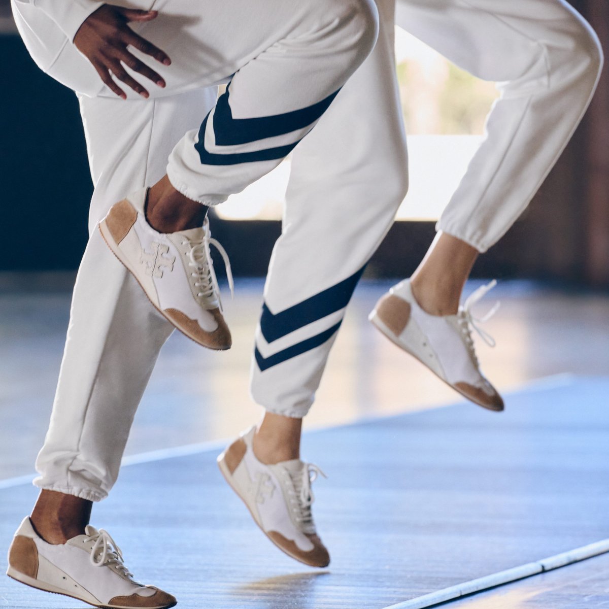 torysport's tweet photo. The spirit of chevron — enjoy the freedom of movement #TorySport https://t.co/9xPw03wvNk
