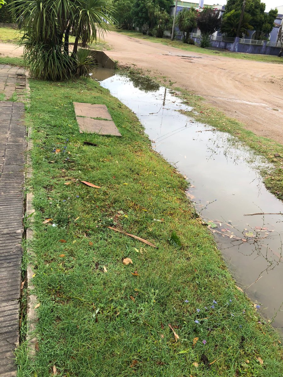 mullin26's tweet photo. Gracias al trabajo de OSE, que taparon la cuneta con tierra, el agua quedó estancada.. siempre tan eficientes!! https://t.co/tWPMQkMyPY