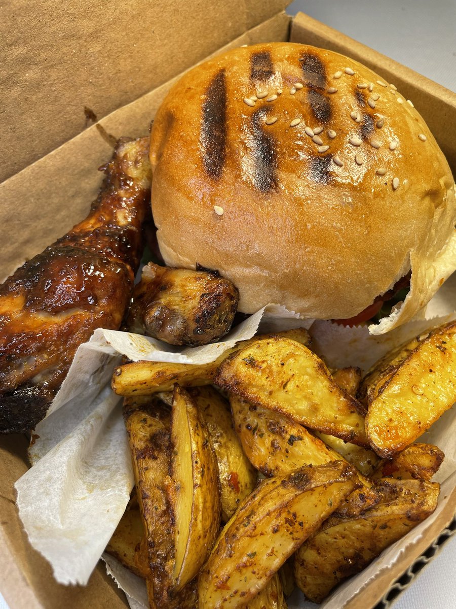 ChefAbike's tweet photo. NEW MENU ALERT!!

2 BBQ drumsticks 
1 Chopstix Classic beef slider
Potatoe wedges and sauce

N5000

Start tagging your anons/bae and baes https://t.co/CsSxz1qMgo