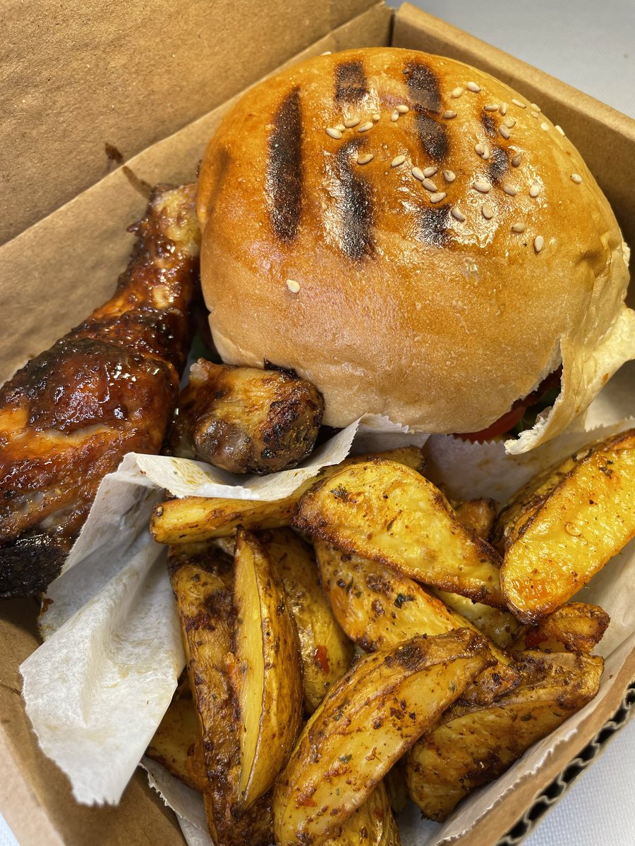 ChefAbike's tweet photo. NEW MENU ALERT!!

2 BBQ drumsticks 
1 Chopstix Classic beef slider
Potatoe wedges and sauce

N5000

Start tagging your anons/bae and baes https://t.co/CsSxz1qMgo