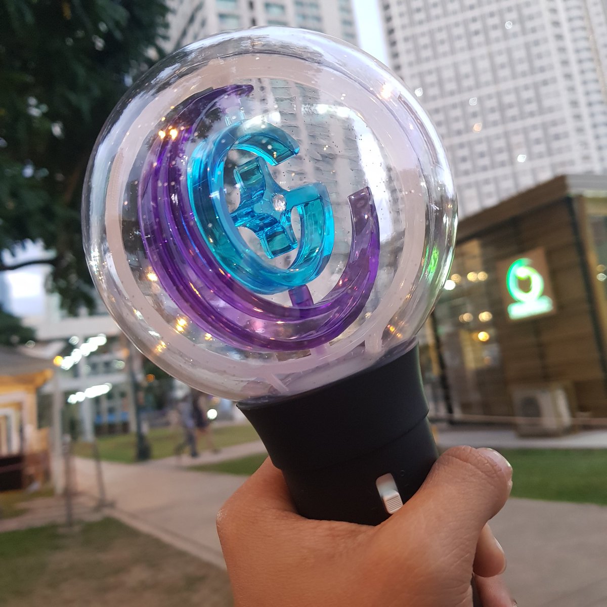 JPS_MABINI's tweet photo. Happy 7th Anniversary to GFRIEND๐๐ MAHAL NA MAHAL KO KAYO ARCKKKKK... pls dont mine my face ๐ญ i really love the lightstick... + I did the cake one โบ๏ธ๐
#7ogetherWithGFRIEND
#NewBeginningsWithGFRIEND
#์ฐ๋ฆฌ๊ฐ_์ฌ์์น๊ตฌ_๋_์ฌ๋ํด
#์ฌ์์น๊ตฌ_7์ฃผ๋
_ํ๋ค๋ฆฌ์ง_์์ํ
๋ https://t.co/BwtZoOUuE3