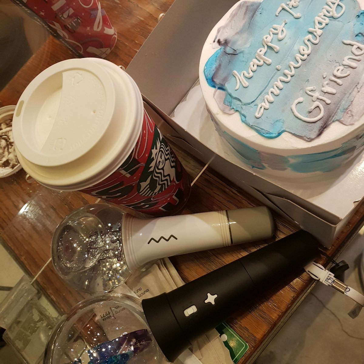 JPS_MABINI's tweet photo. Happy 7th Anniversary to GFRIEND๐๐ MAHAL NA MAHAL KO KAYO ARCKKKKK... pls dont mine my face ๐ญ i really love the lightstick... + I did the cake one โบ๏ธ๐
#7ogetherWithGFRIEND
#NewBeginningsWithGFRIEND
#์ฐ๋ฆฌ๊ฐ_์ฌ์์น๊ตฌ_๋_์ฌ๋ํด
#์ฌ์์น๊ตฌ_7์ฃผ๋
_ํ๋ค๋ฆฌ์ง_์์ํ
๋ https://t.co/BwtZoOUuE3