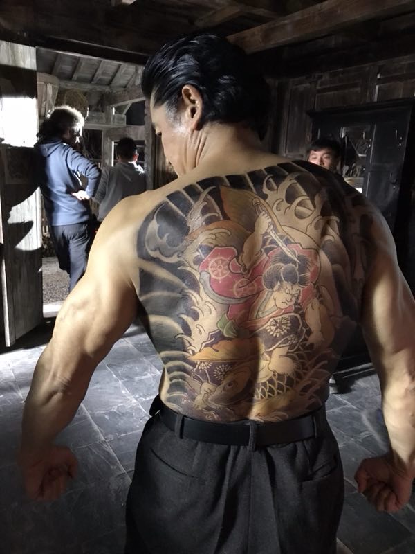 澤田謙也の刺青、こちらです！ あ、ご心配なくです！ 映画「紋身