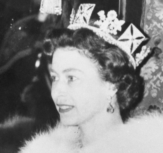 Coronation2023's tweet photo. It's now exactly three weeks until The Queen marks the 70th anniversary of her reign. #PlatinumJubilee #70years https://t.co/e1FEX7j9lr
