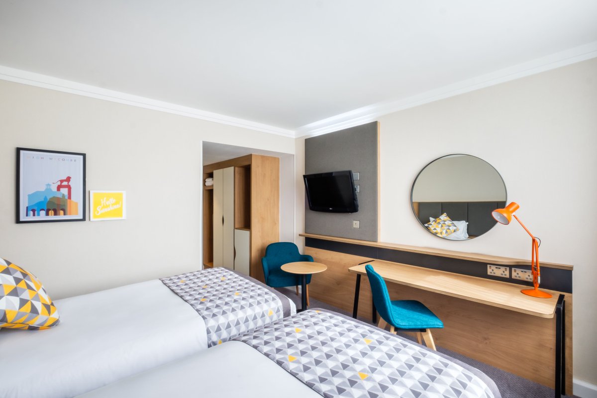 HiHighWycombe's tweet photo. Sunday mood: stay in bed, stay in PJs, stay in Holiday Inn High Wycombe. 😴 
#HighWycombe #ExperienceIHG #HIHighWycombe https://t.co/8vGYJwndPC