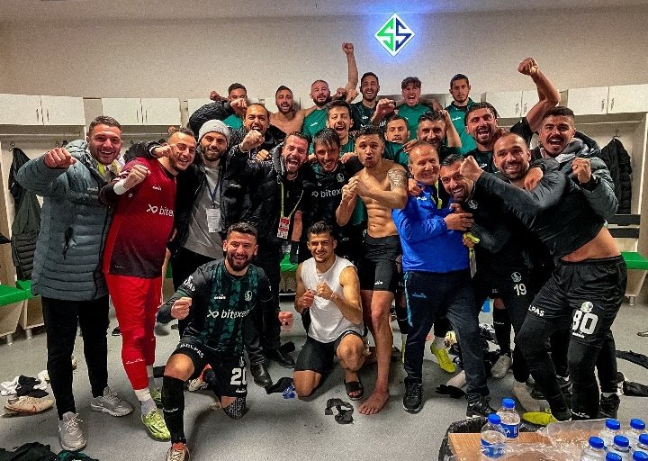 Profesyonel Liglerimizin tek namağlup takımı Sakaryaspor!

🏟️20 Maç
✔️14 Galibiyet
🤝6   Beraberlik
⚽43 Atılan Gol
🥅8  Yenilen Gol