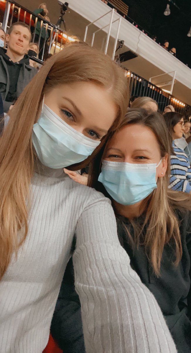 MrsLauraLewis's tweet photo. First up: Australia vs South Africa 😍 no better way to spend our Sunday! #NetballQuadSeries2022 https://t.co/aWuTF5SuxP