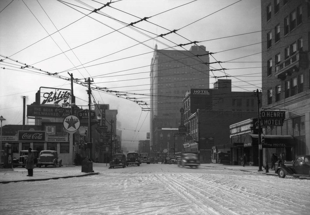 greensborocity's tweet photo. A look back at another snow event on N. Elm, but this one was around 1940. 

Thank you to the @GsoHistryMuseum for the photo. https://t.co/VhYiCx8M8k