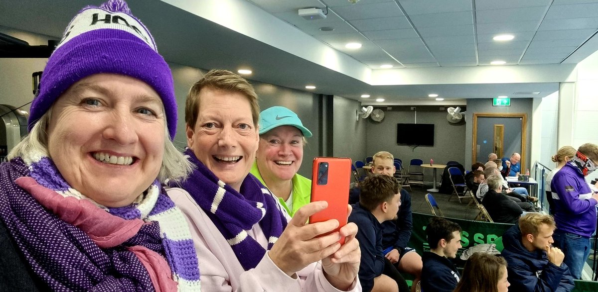 Your pitch side tweeters today. <a href="/WhitgiftSchool1/">Whitgift School</a> <a href="/SevenoaksHC/">SevenoaksHC</a> #supersixes