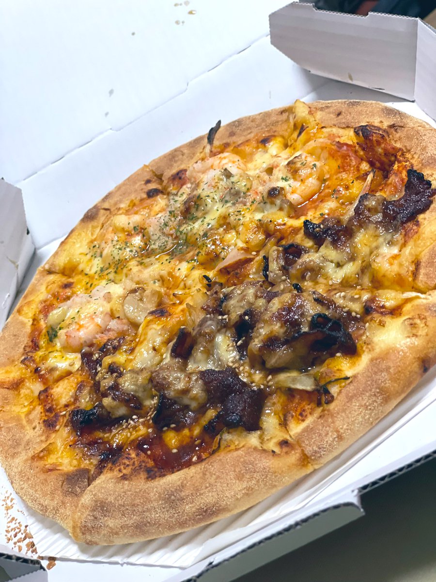 和泉有真 げきとん Gekitong 日常shot 円い写真 カロリーの塊は美味しさの塊 Mサイズ一枚一人で完食 全然足りなかったなぁ 今日のピザではありません 笑 T Co Rsnmlbtvxx Twitter