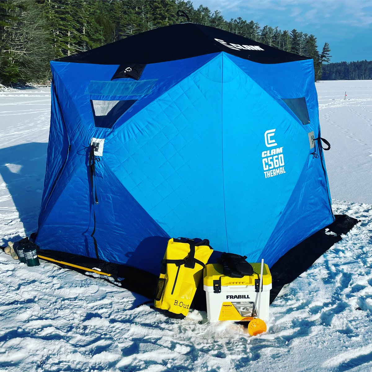 B_Out_Life's tweet photo. That B.Out Weatherproof Backpack is useful af.  

Happy Winter! ❄️🌤⛄️ https://t.co/AMRZwLDk5U
