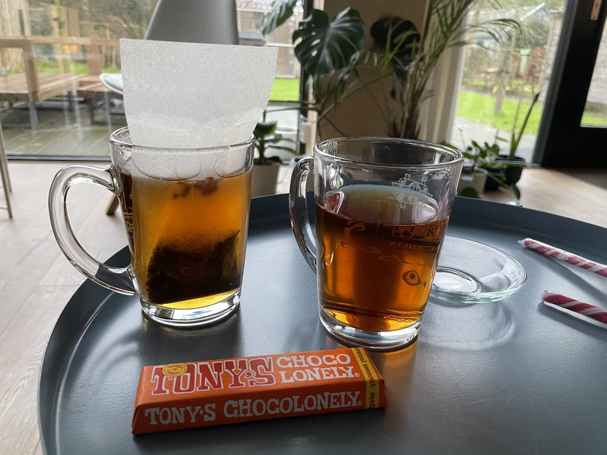 juhet's tweet image. Regenachtige dag, rondje lopen, kopje thee met @martieneg. taartboekenthee.nl #thee #BlueMonday