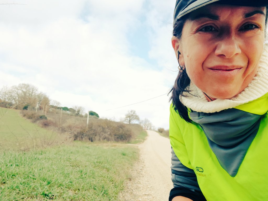 TozziCristiana's tweet photo. #Corro 🏃♀️perché riesco a star bene, respiro aria fresca, esploro e riesco a #sfuggire dalla normalità.
Tutto diventa più vivace, intenso e stimolante, meno complicato! La #mente si libera dai pensieri negativi🤬 per lasciare spazio a quelli positivi🥰 #love #RunningMan #running https://t.co/F0prINiGkU