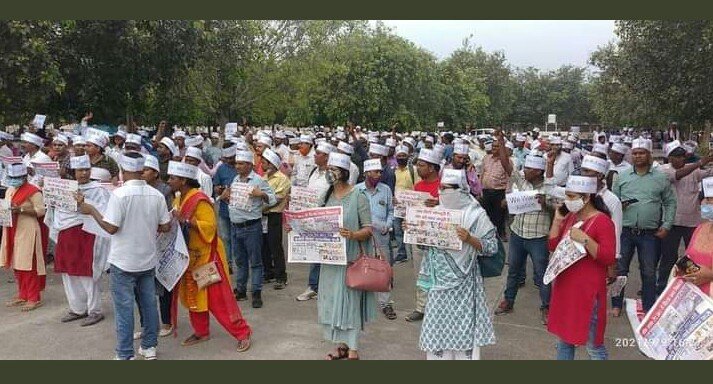 #BEdTET2011_जय_अखिलेश  सफेद टोपीधारी युवाओं का इंकलाब होगा 22 में बदलाव होगा, अबकी बार सपा सरकार <a href="/yadavakhilesh/">Akhilesh Yadav</a> <a href="/samajwadiparty/">Samajwadi Party</a> <a href="/MediaCellSP/">Samajwadi Party Media Cell</a> <a href="/dimpleyadav/">Dimple Yadav</a> <a href="/sunilyadv_unnao/">Sunil Singh Yadav</a> <a href="/anuragspparty/">Dr Anurag bhadouria</a> <a href="/BhadauriyaAnand/">Anand Bhadauria</a> <a href="/RajeevRai/">Rajeev Rai</a> <a href="/oprajbhar/">Om Prakash Rajbhar</a> <a href="/jayantrld/">Jayant Singh</a> <a href="/shivpalsinghyad/">Shivpal Singh Yadav</a> <a href="/proframgopalya1/">Prof. Ram Gopal Yadav</a>