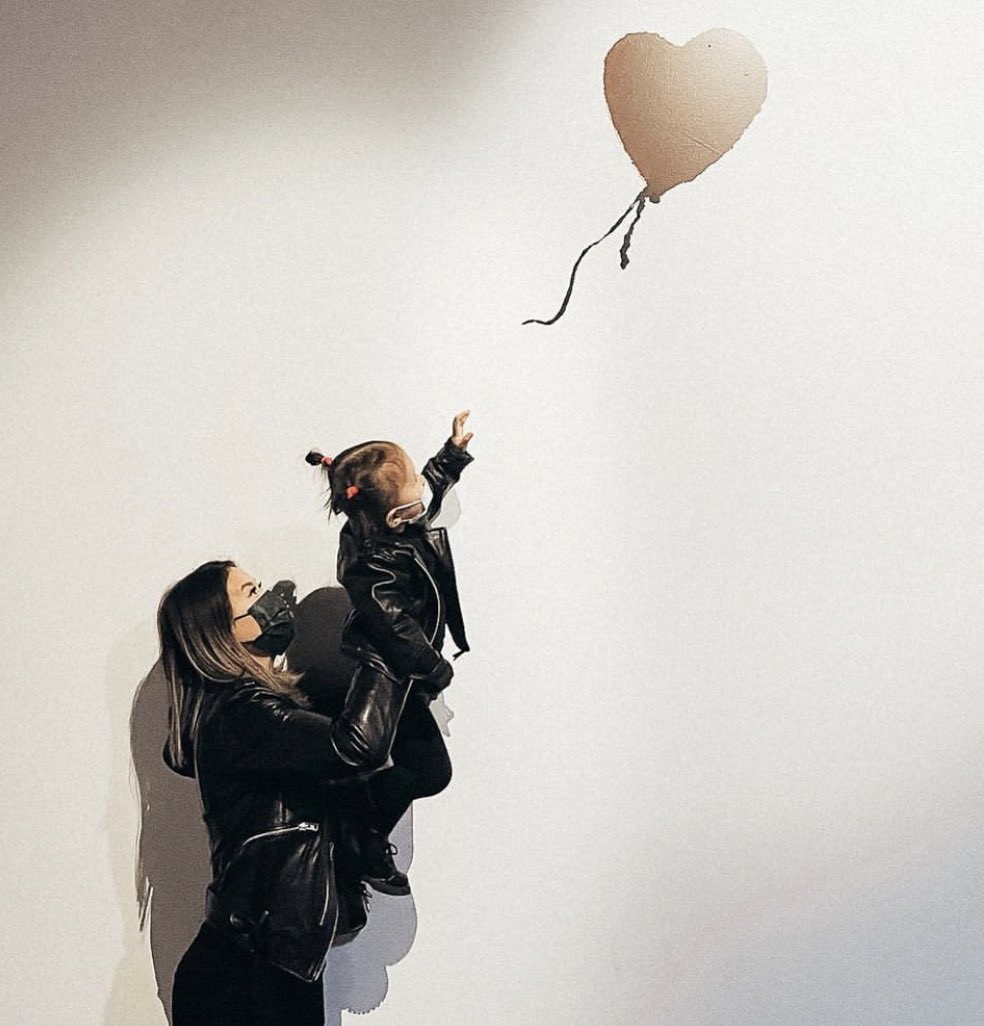 MarkusReckling's tweet photo. One pic two messages: #beinspired and #believeinyourself 
The photo is clearly inspired by a piece of the amazing street artist #bansky.  So don’t be afraid to copy others but always make sure to give it a personal touch!

#believeinyourdreams https://t.co/578ug0Zh9j