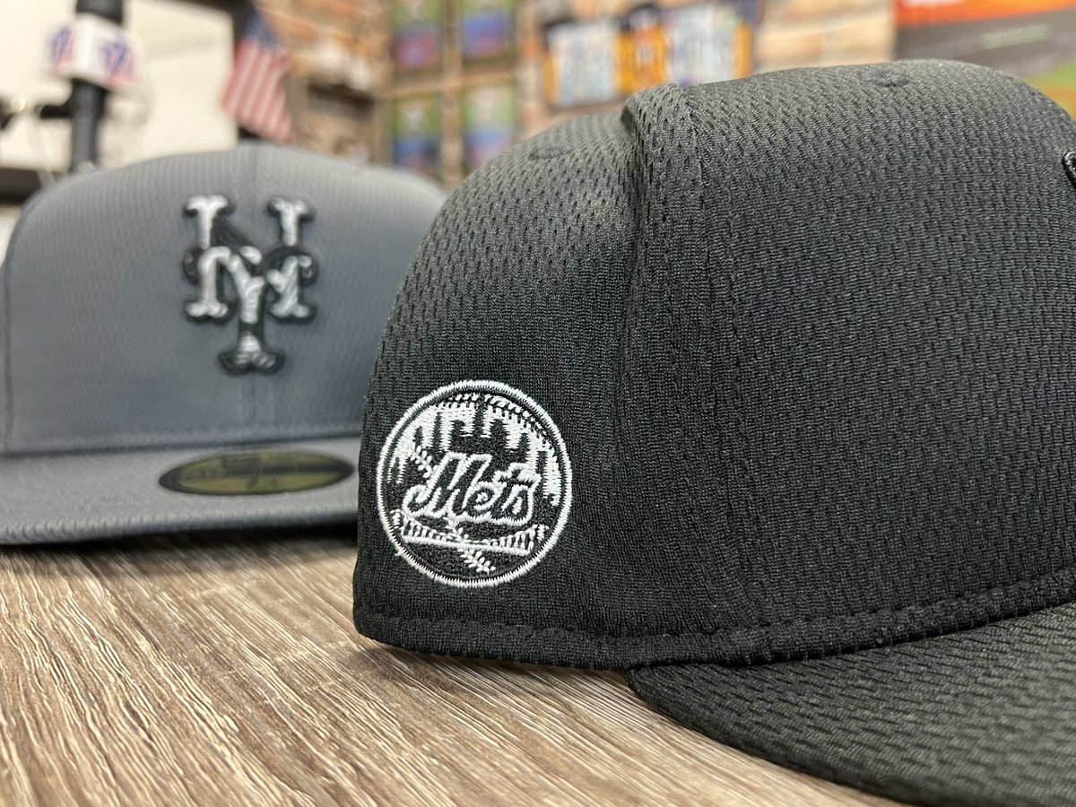 🚨GIVEAWAY TIME🚨 
Any chance you wear 7 1/2 fitted caps? We're giving away all 4 of these Mets caps to one lucky retweeter. Simply RT this and follow our account to be in the running. Winner will be selected at random. GOOD LUCK!