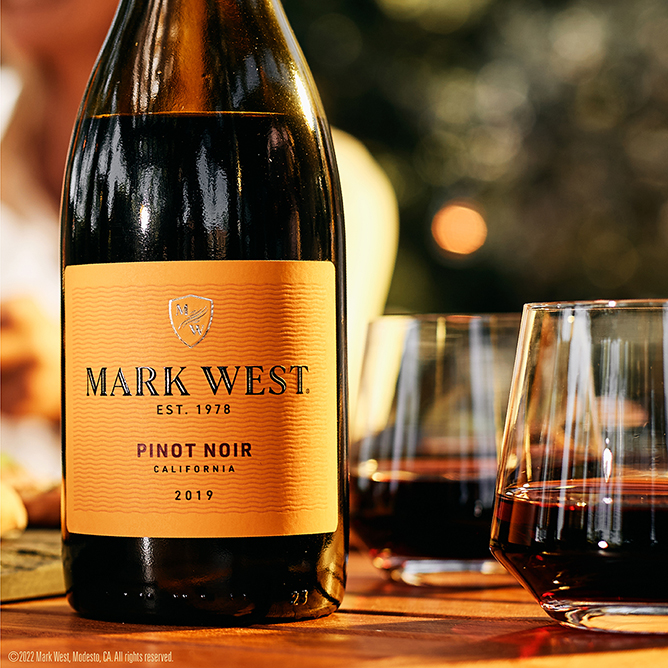 SGWineSpirits's tweet photo. Launching in a new bold, premium, and modern package, #MarkWest is the ideal companion to make meals with loved ones even more memorable. 🍷 Shop @MarkWestWinery today: https://t.co/Cm8vIfbpil. #Cheers! #sgws #MarkWestWines #SipResponsibly https://t.co/ixxRgM4eYW