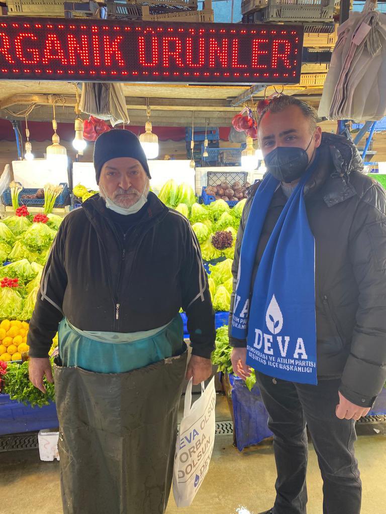 devateskilat34's tweet photo. BEŞİKTAŞ’ın DEVASI DEVA PAZARDA ile Pazar esnafı ile elele birlikteydi. 💧🌱👏👏👏 @drerhanerol @avmdemiral @devateskilat34 @bahadrozsoyy  soğuk bir Pazar günü ve bereler atkılar Beşiktaş Deva’dan 💧🌱👏👏👏👏 https://t.co/MB69LBcSD3