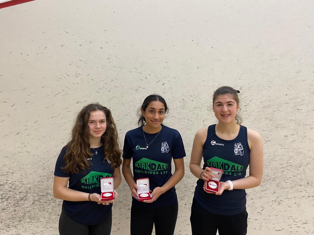 WarwickshireSq1's tweet photo. Congratulations to our GU11 and BU13 teams for becoming Inter-counties National Squash Champions 🏆🥇. Congratulations also to our GU13 and GU17 teams for winning the silver medal 🥈. Well done to all our juniors who gave their sporting best over the weekend! https://t.co/BSlrjY9iug