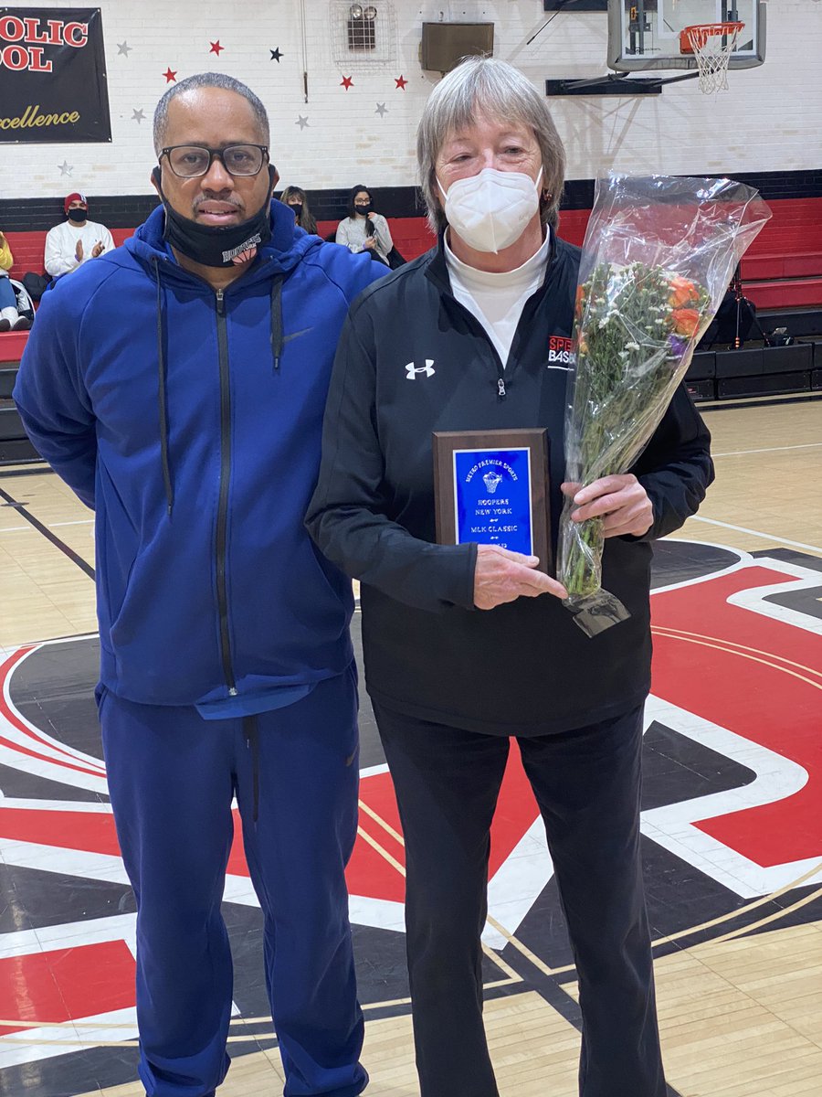 Brian William with a special presentation to Spelman Coach Jane Morris for over 40 years coaching at Spelman. Congrats Coach Morris <a href="/HOOPERS_NY/">HOOPERS NY</a> <a href="/MrCoachSpencer/">Coach Spencer/Bronx Storm/NY Cup Basketball</a> @Shanayaelliot <a href="/dmelious/">Dan melious</a> <a href="/RFHCoachCal/">Dave Callahan</a> <a href="/chatgirlshoops/">Chatham High School (NJ) Girls Basketball</a> <a href="/NJLadiesHoops/">NJ Ladies Hoops</a> <a href="/NYGHoops/">NYGHoops</a> <a href="/Domsclaf/">Dom Sclafani</a>