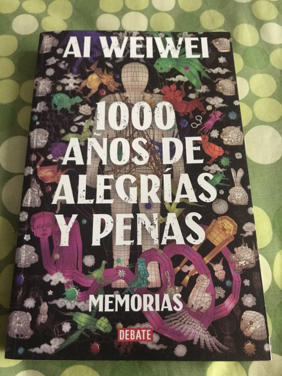 que gran libro, que gran manera de contar una historia personal a través de la historia de un país, con su miseria y su generosidad, con sus alegrías y sus penas… @aiww #aiww #1000yearsofjoysandsorrows #1000añosdealegriasypenas 
Es simplemente una historia sobre la libertad…