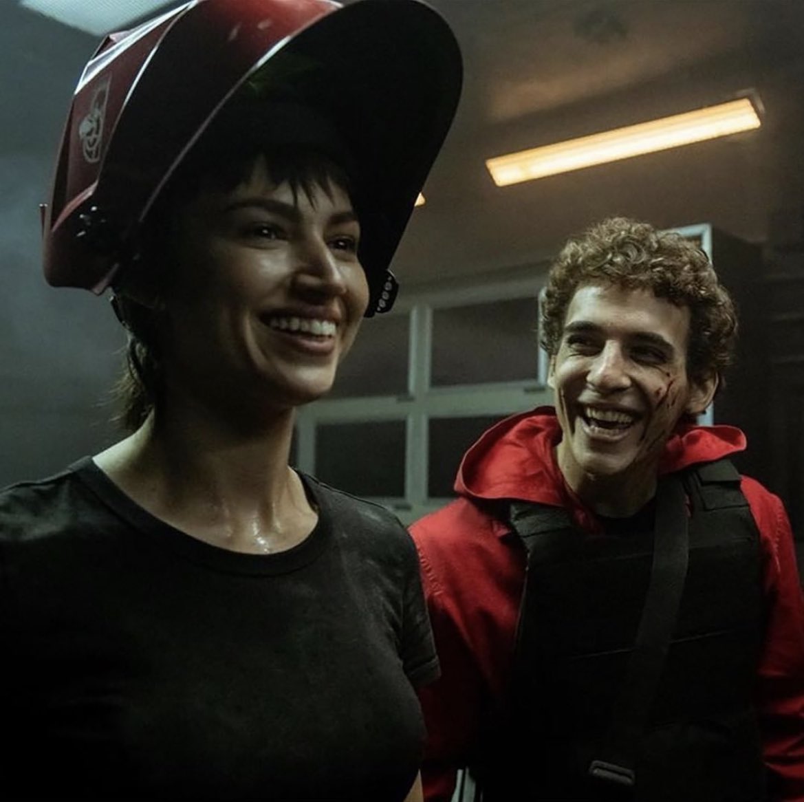 HerranDaily's tweet photo. 📸 | Netflix Espanha (netflixes) via Instagram post
“Procure alguém que te olhe como o Rio olhava para Tokio ❤️🔥 #LCDPFinal” https://t.co/JRl8EkP5Oj