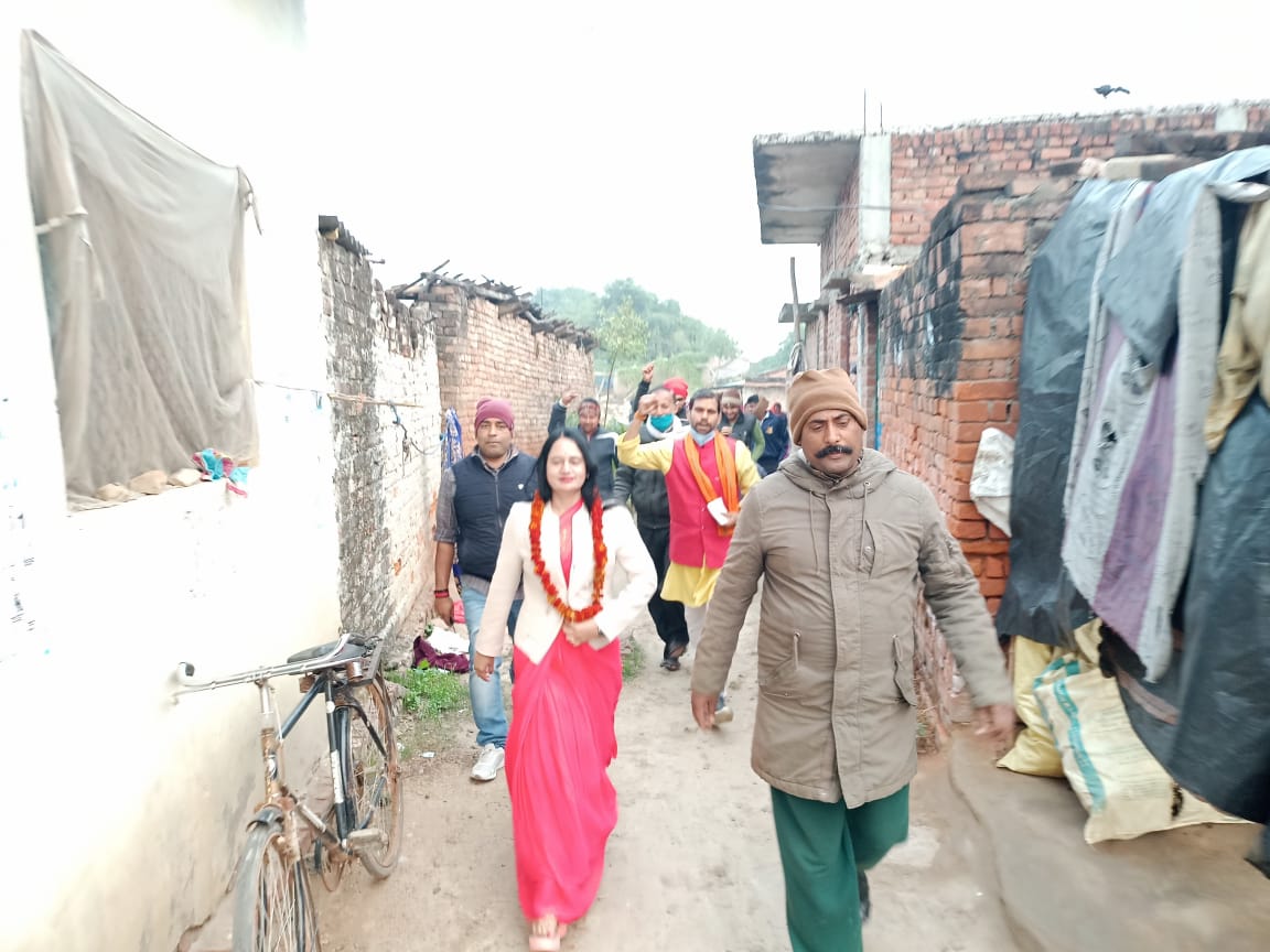 Ritasinghpaswan's tweet photo. सोच ईमानदार, काम दमदार, फिर एक बार भाजपा सरकार

264 बारा विधान सभा
रीता सिंह पासवान
#10मार्च_फिर_योगी_महाराज 
#Mission2022 
@myogiadityanath 
@swatantrabjp 
@BJP4UP 
@kpmaurya1 https://t.co/xgUDChqY6j
