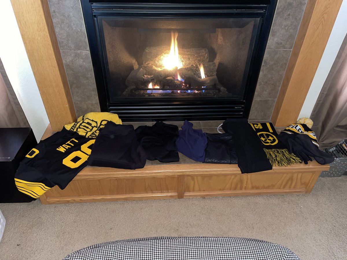 jbantam33's tweet photo. There are all the layers that you need for the game tonight! Tried to get them to soak up as much heat as possible! #HereWeGo #SteelersNation @_TJWatt https://t.co/MNlqRDovvA